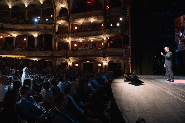 Harry Lucas - TEDxVIENNA im Volkstheater, Foto Daniel Willinger