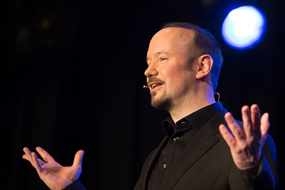 Mentalist & Entertainer Harry Lucas sorgt mit hochwertiger Unterhaltung für Begeisterung auf Firmenfeiern & Firmenevents in Wien, Österreich und ganz Europa. Foto Sascha Pseiner