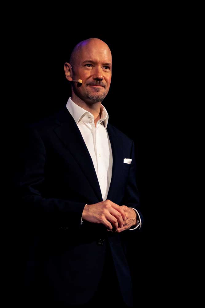 Mentalist & Entertainer Harry Lucas sorgt mit hochwertiger Unterhaltung für Begeisterung auf Firmenfeiern & Firmenevents in Wien, Österreich und ganz Europa. Foto Harald Schwack