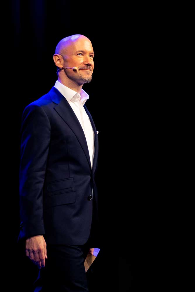 Mentalist & Entertainer Harry Lucas sorgt mit hochwertiger Unterhaltung für Begeisterung auf Firmenfeiern & Firmenevents in Wien, Österreich und ganz Europa. Foto Harald Schwack