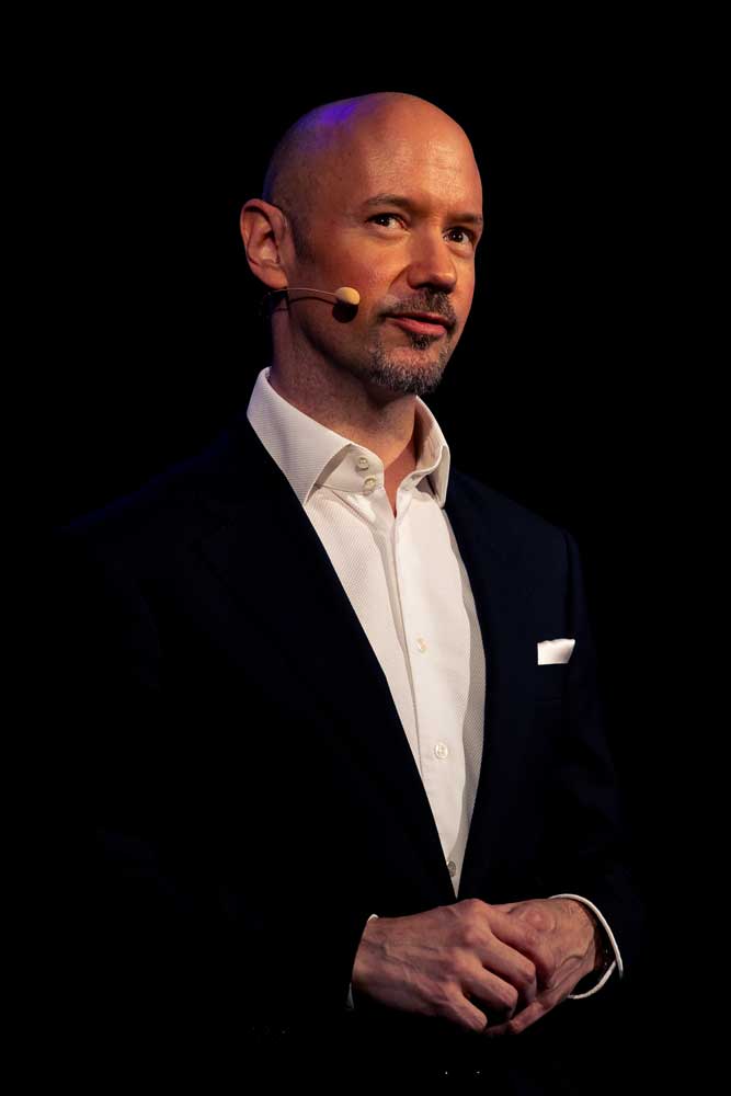 Mentalist & Entertainer Harry Lucas sorgt mit hochwertiger Unterhaltung für Begeisterung auf Firmenfeiern & Firmenevents in Wien, Österreich und ganz Europa. Foto Harald Schwack