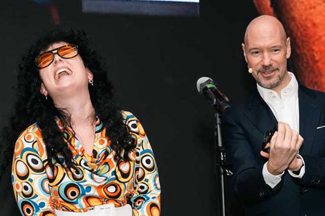 Mentalist & Entertainer Harry Lucas begeistert mit seiner Show auf Firmenfeiern & Firmenevents in Wien, sterreich und ganz Europa. Foto Leandra Schurz